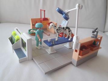 Playmobil Dierenarts / Operatiekwartier + extra dieren beschikbaar voor biedingen