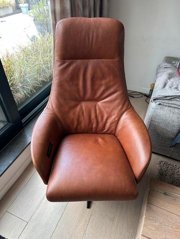 Cognac kleur relax zetel merk ‘ciar’  beschikbaar voor biedingen