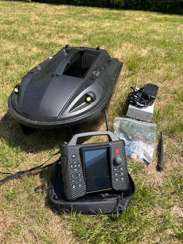 Voerboot Carbon met GPS en Fishfinder nieuwstaat beschikbaar voor biedingen