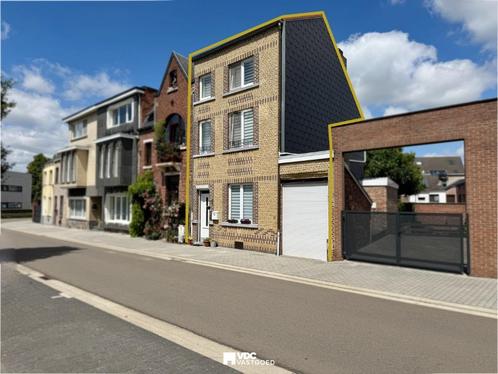 Stijlvolle stadswoning met tuin, garage en verrassend veel r, Immo, Huizen en Appartementen te koop, Provincie Limburg, 200 tot 500 m²