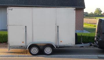 Aanhangwagen ingericht als mobiele badkamer beschikbaar voor biedingen