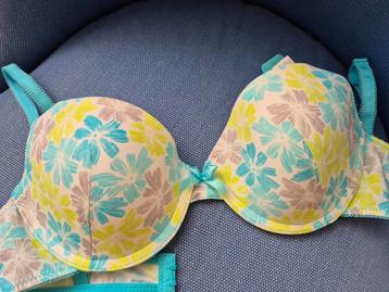 Soutien-gorge bretelle turquoise et fleurs, jaune blanc 90C beschikbaar voor biedingen