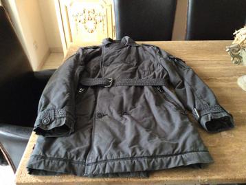 Winterjas levi,s maat L beschikbaar voor biedingen