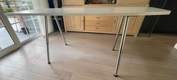 GROTE STEVIGE TAFEL OF WERKTAFEL beschikbaar voor biedingen