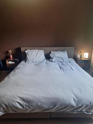 lederen boxspring 180x200 (+ matras pocketveer medium) beschikbaar voor biedingen