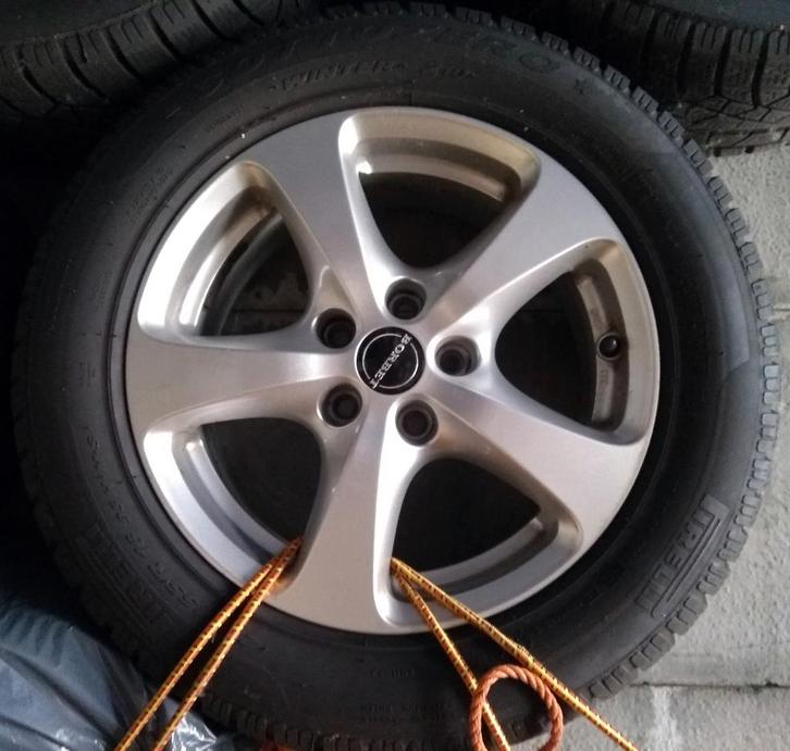 Winterbanden Pirelli Sottozero 225/55 + Velgen Borbet, Auto-onderdelen, Banden en Velgen, Banden en Velgen, Winterbanden, 16 inch