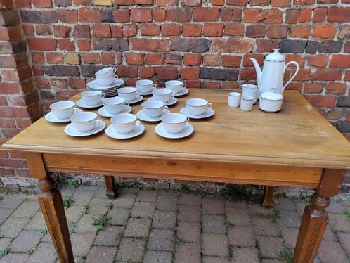 37 delig Koffieservies met goudkleurige rand = 15 EUR, Antiek en Kunst, Antiek | Servies compleet, Ophalen