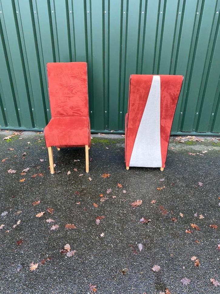 2 nouvelles chaises de salle à manger en rouge et blanc,, Maison & Meubles, Canapés | Repose-pieds & Poufs, Neuf, 50 à 75 cm, Moins de 50 cm