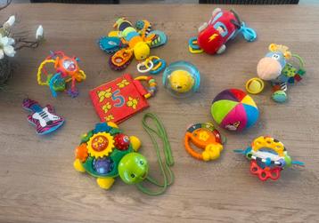 set babyspeeltjes.Diverse vrolijke en kleurrijke speeltjes beschikbaar voor biedingen