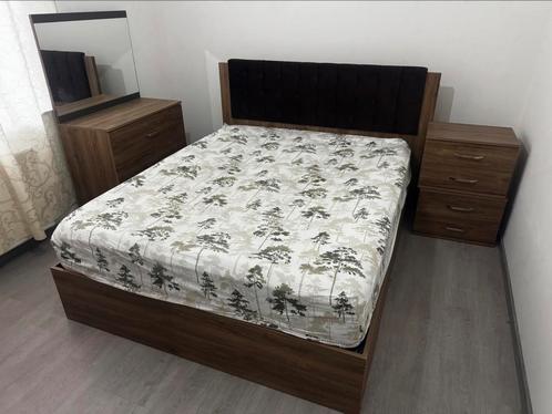 Chambre à coucher 180X200, 2 table de nuit et 1 armoire, Huis en Inrichting, Slaapkamer | Complete slaapkamers, Zo goed als nieuw