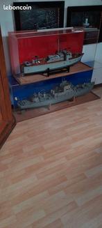 deux navire de guerre 140 et 100 cm, Enlèvement, Comme neuf