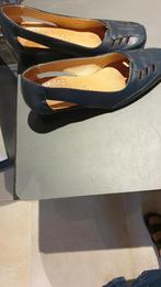 1 PAAR DAMESSCHOENEN DONKERBLAUW OPEN AAN DE ZIJKANT, Blauw, Ophalen of Verzenden, Schoenen met hoge hakken, Damart
