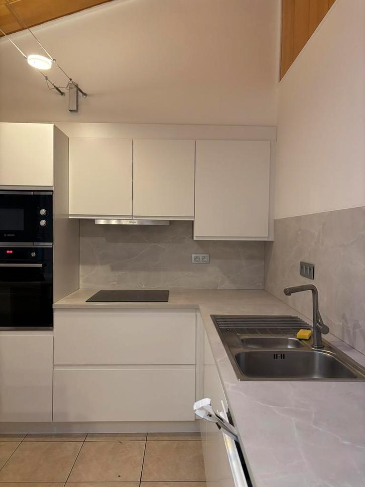 Cuisine Kvik à vendre - 2 ans (modèle Linearis), Maison & Meubles, Cuisine | Cuisines complètes, Comme neuf, Cuisine d'angle, Blanc