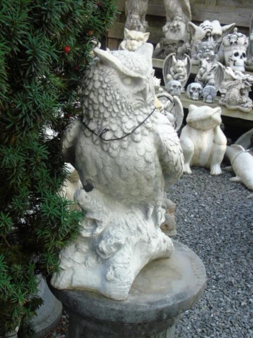 Standbeeld van een uilenarend in gepatineerde steen., Tuin en Terras, Tuinbeelden, Nieuw, Dierenbeeld, Steen, Ophalen