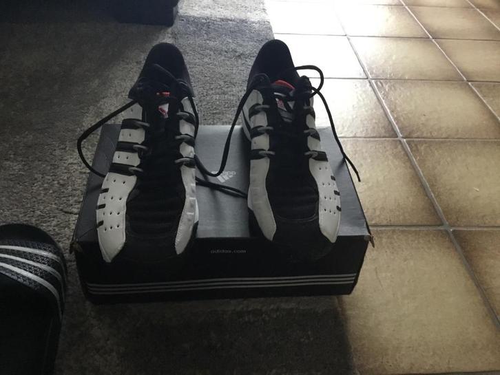 Tennisschoenen ADIDAS nieuw . Nooit gebruikt, Sport en Fitness, Tennis, Nieuw, Schoenen, Adidas, Ophalen