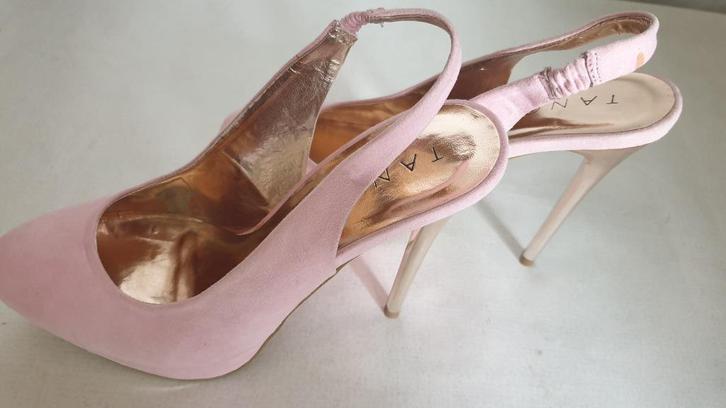 Tango suede pumps roze mt 38,39 en 40, Kleding | Dames, Schoenen, Nieuw, Pumps, Roze, Ophalen of Verzenden
