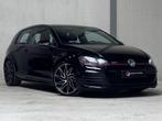Volkswagen Golf 7 GTI | 220 pk | H&R| Dynaudio | 19" Keskin, Voorwielaandrijving, Stof, Euro 6, Zwart