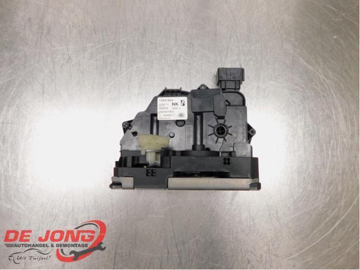 Serrure portière mécanique 4portes arrière gauche d'un Op, Autos : Pièces & Accessoires, Carrosserie & Tôlerie, Opel, Utilisé