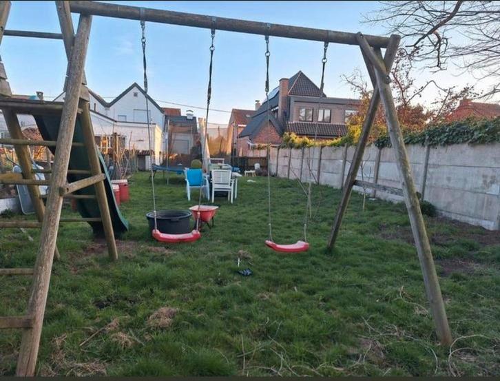 Houten buitenspeeltuig met 2 schommels en een glijbaan, Kinderen en Baby's, Speelgoed | Buiten | Speeltoestellen, Gebruikt, Glijbaan