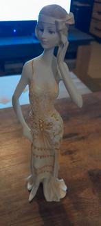 Rare statue belle femme période début 20 eme avec robe 1930, Enlèvement ou Envoi