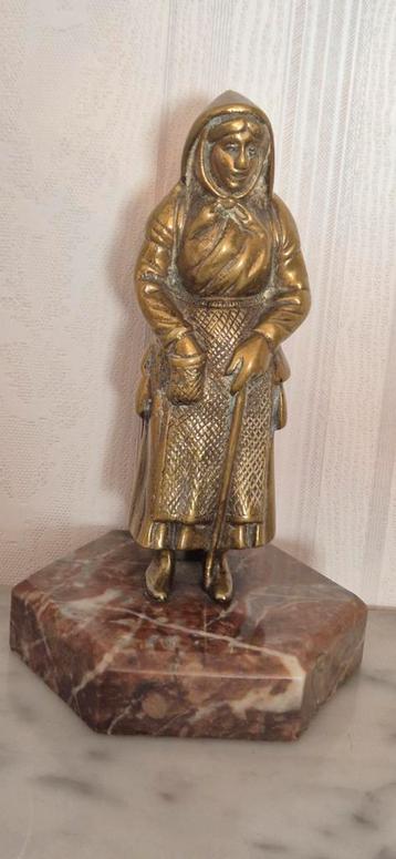 Bronzen beeldje  beschikbaar voor biedingen