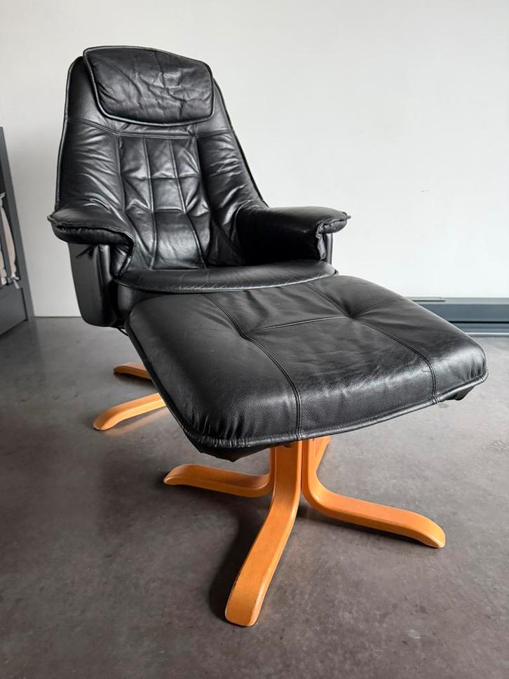Lederen relaxfauteuil + voetbank – verstelbaar – comfortabel, Huis en Inrichting, Zetels | Zetels en Chaises Longues, Gebruikt