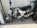 Honda DAX (SKYTEAM) 50cc wit dubbele uitlaat!, Fietsen en Brommers, 3 versnellingen, 50 cc, Gebruikt, Klasse B (45 km/u)