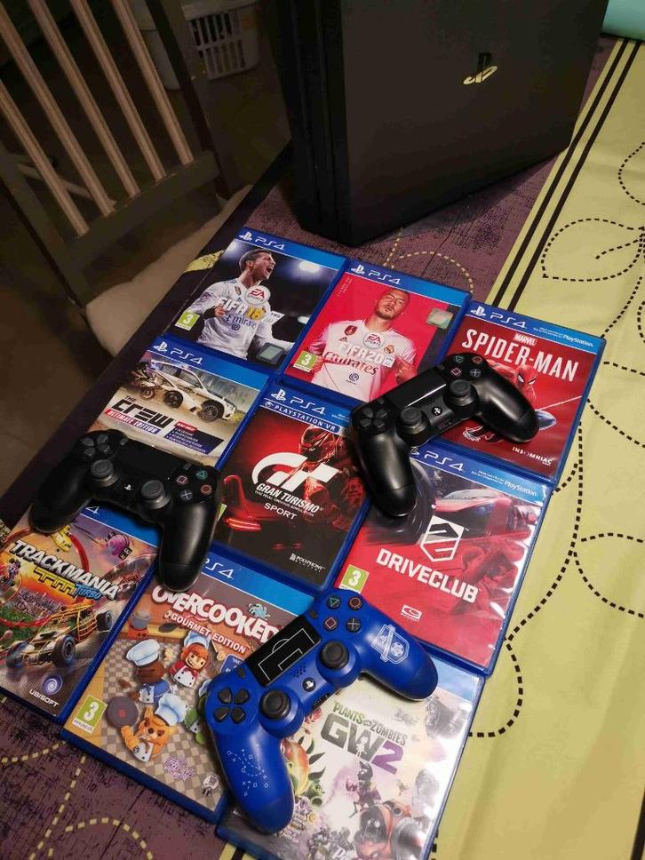 PS4 Pro 1TB - 3 manettes originales - 9 jeux - etc, Games en Spelcomputers, Spelcomputers | Sony PlayStation 4, Gebruikt, Pro