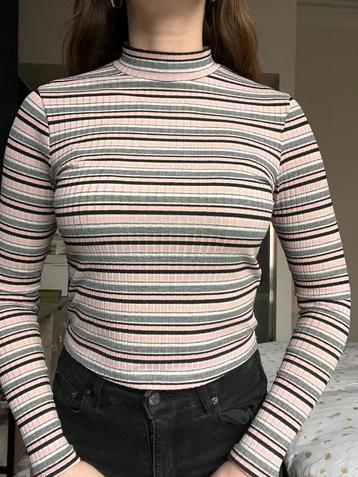 Miss Selfridge T-shirt met lange mouwen en roze strepen beschikbaar voor biedingen