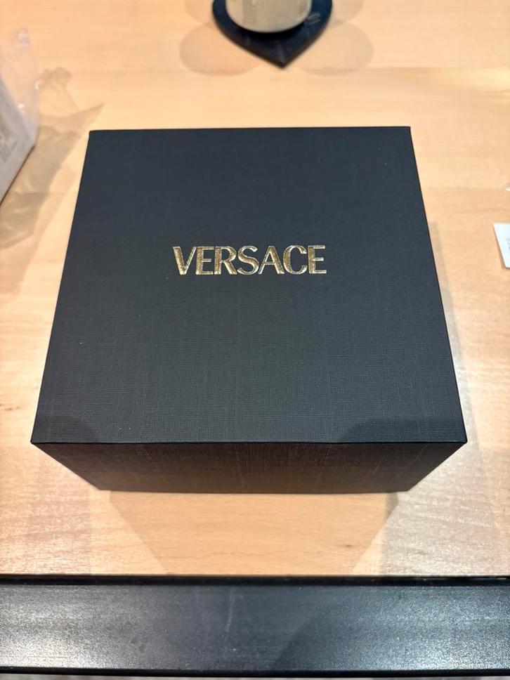 Montre femme Versace Hellenyium  – Neuve, boîte incluse, Bijoux, Sacs & Beauté, Montres | Femmes, Neuf, Montre-bracelet, Autres marques