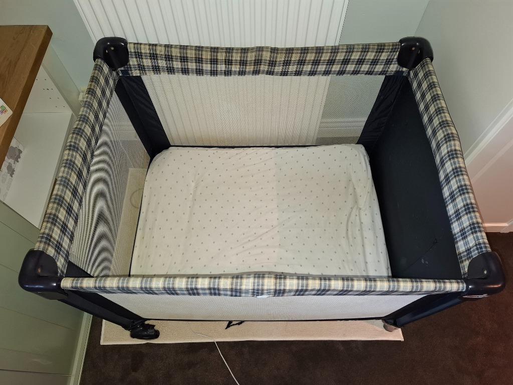 Baby reisbed met matras tot 3j, Kinderen en Baby's, Kinderkamer | Bedden, Zo goed als nieuw, 140 tot 160 cm, 85 tot 100 cm, Matras