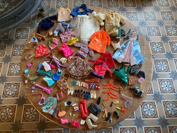Barbie Set van meer dan 130 vintage accessoires beschikbaar voor biedingen