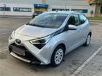 Toyota Aygo 2022 Automaat 20.000 km 2 jaar gar, Argent ou Gris, Euro 6, Carnet d'entretien, 5 portes