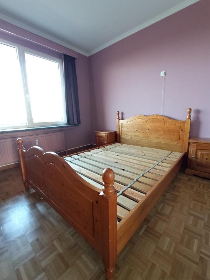 Bed 140x200 cm met 2 nachtkastjes, in massief grenen, Huis en Inrichting, Slaapkamer | Bedden, Gebruikt, Twijfelaar, 140 cm, 200 cm