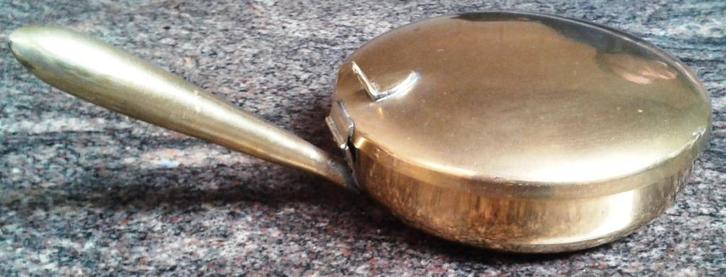 Pannetje - Geel Koper - Messing - In zeer goede staat - € 15, Antiek en Kunst, Antiek | Brons en Koper, Koper, Ophalen of Verzenden