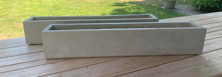 2 betonnen plantenbakken 80 cm breed, 14 cm diep, 14 cm hoog, Elektronische apparatuur, Afzuigkappen, Gebruikt, Ophalen