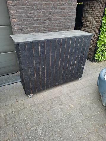Toog hout beschikbaar voor biedingen