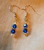Te koop: Nieuw! Mooie blauw/goud geslepen oorbellen, Bijoux, Sacs & Beauté, Boucles d'oreilles, Bleu, Autres matériaux, Pendantes