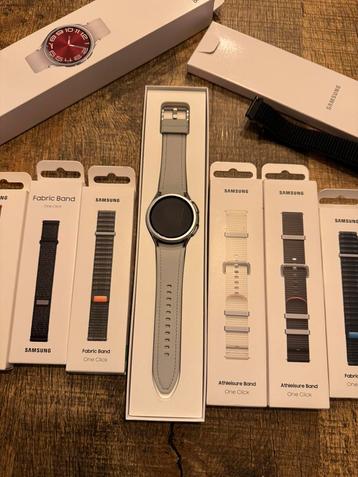 Samsung Galaxy Watch 6 - Classic + 10 extra bandjes!, Enlèvement ou Envoi