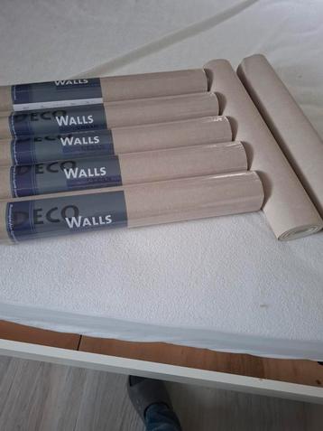7 rollen beige behangpapier beschikbaar voor biedingen