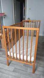 lit bébé avec matelas, Sommier à lattes, Moins de 140 cm, Enlèvement, Utilisé