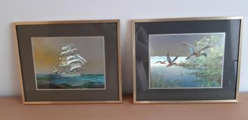 2 kaders met goudkleurige rand beschikbaar voor biedingen