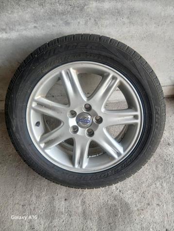 4 winterbanden gemonteerd op originele Volvo merk beschikbaar voor biedingen
