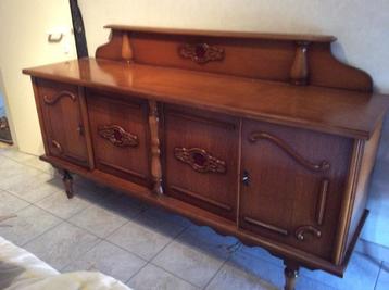 Lage kast dressoir beschikbaar voor biedingen
