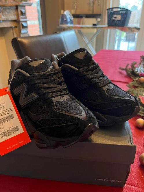 Neuf et jamais porté, Kleding | Heren, Schoenen, Nieuw, Sneakers, Zwart, Verzenden