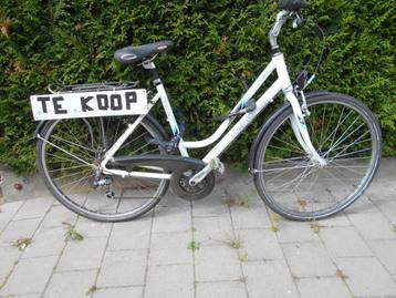 Te koop damesfiets MINERVA maat 53 6 speed in goede staat beschikbaar voor biedingen