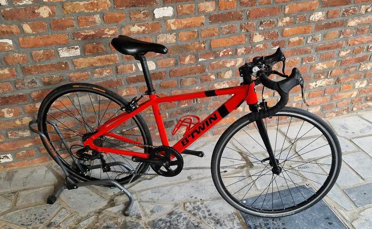 Velo course triban 100 9-12ans 26"( roues 27.5"), Vélos & Vélomoteurs, Vélos | Vélos de course, Comme neuf, Hommes, Autres marques