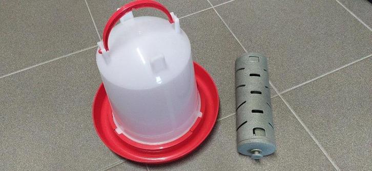 Nieuwe drinksilo kippen + Snackspeeltje, Dieren en Toebehoren, Pluimvee | Toebehoren, Nieuw, Drinken en Voederen, Ophalen