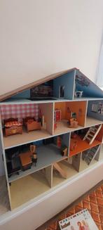 Houten poppenhuis met nieuwe meubeltjes., Kinderen en Baby's, Ophalen, Zo goed als nieuw, Poppenhuis