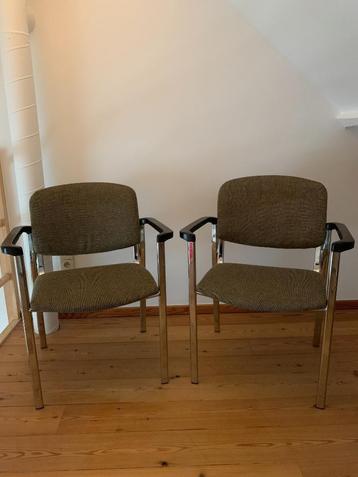 Vintage stoelen met leuning beschikbaar voor biedingen